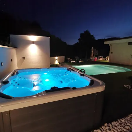 Luxe Villa *